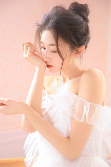 鬓边不是海棠红